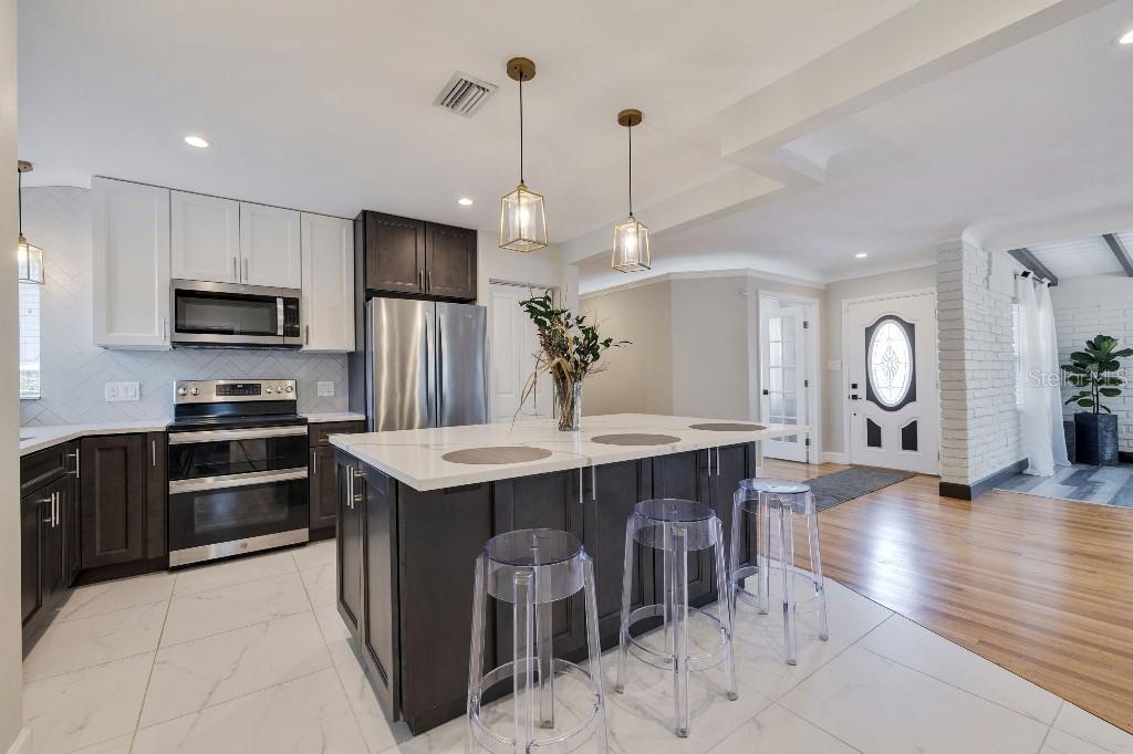 347 LING A MOR TER S, ST PETERSBURG, FL, 33705