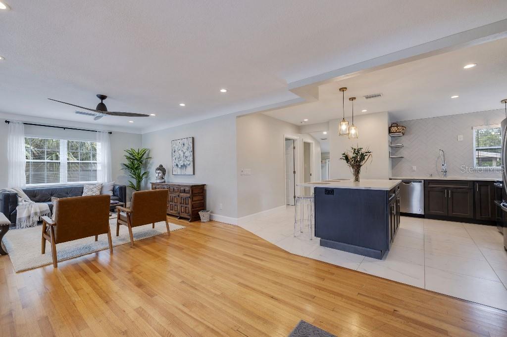 347 LING A MOR TER S, ST PETERSBURG, FL, 33705