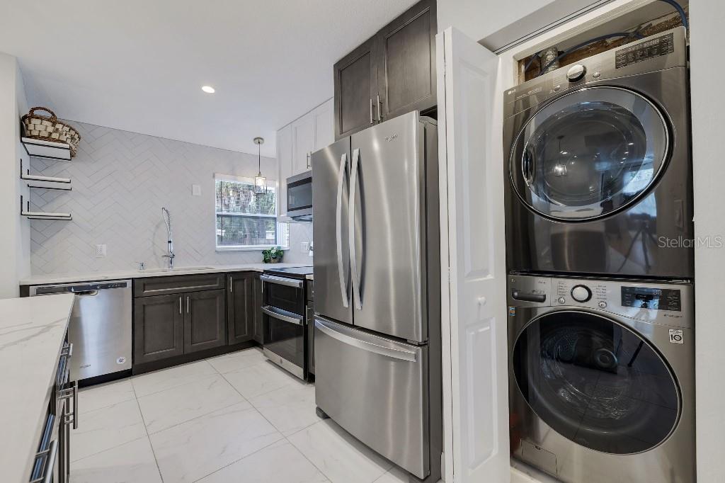 347 LING A MOR TER S, ST PETERSBURG, FL, 33705