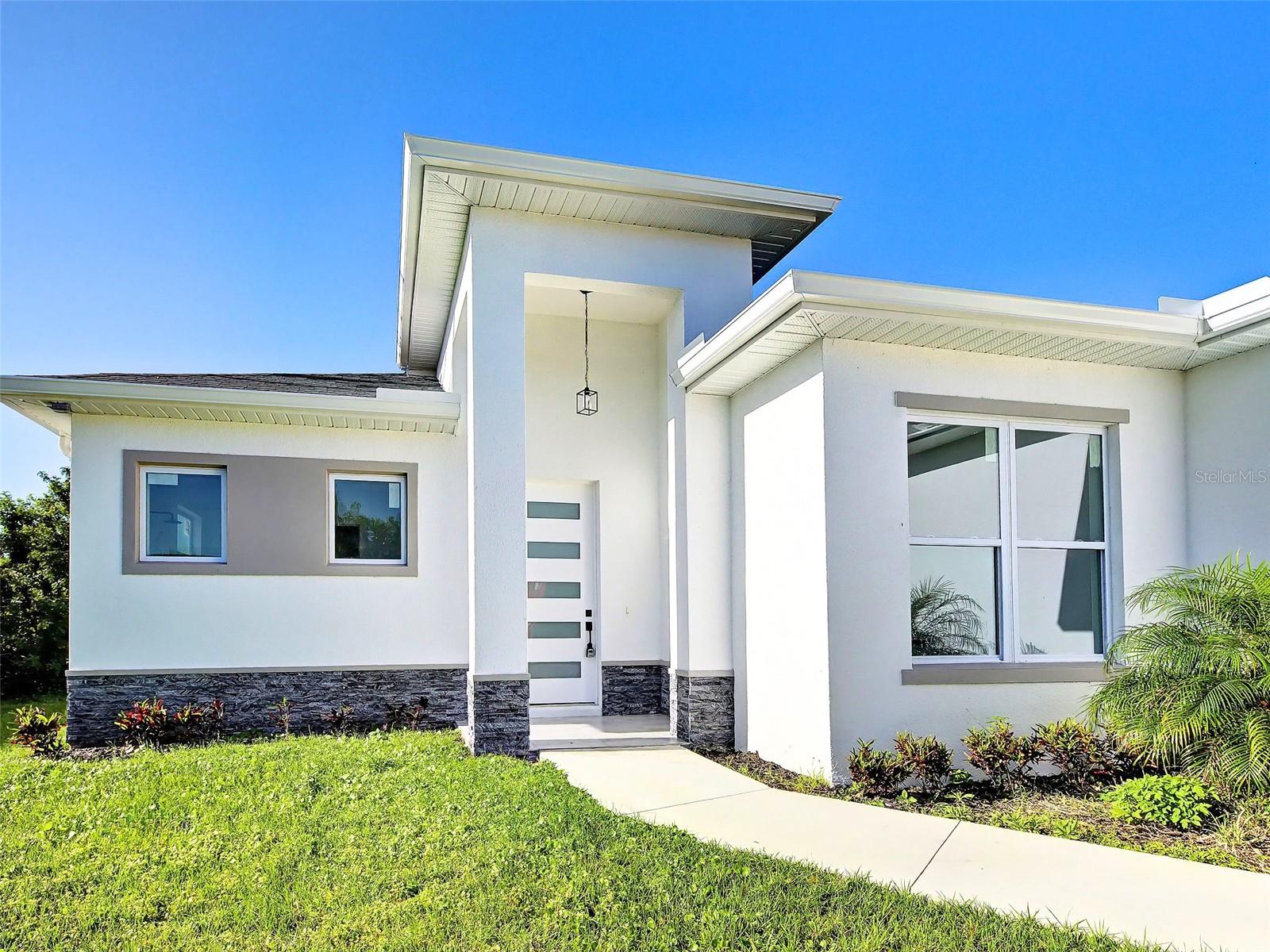 165 INGRAM BLVD, ROTONDA WEST, FL, 33947