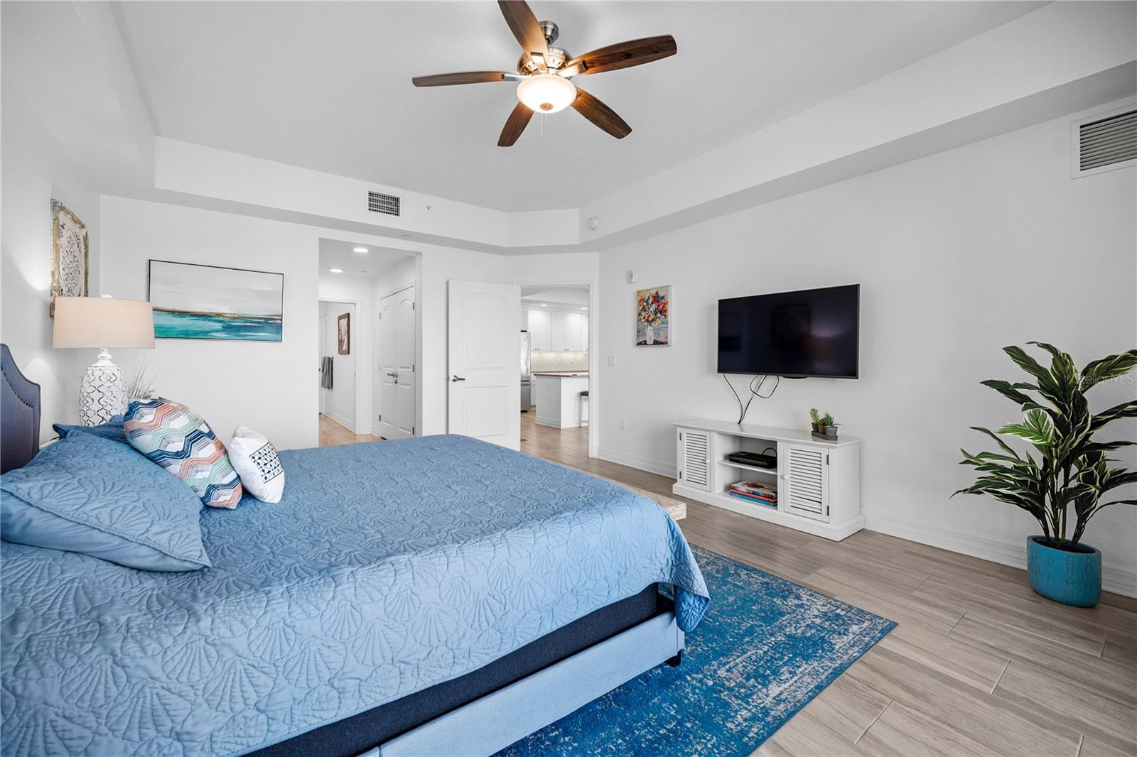 706 BAYWAY BLVD #301, CLEARWATER BEACH, FL, 33767