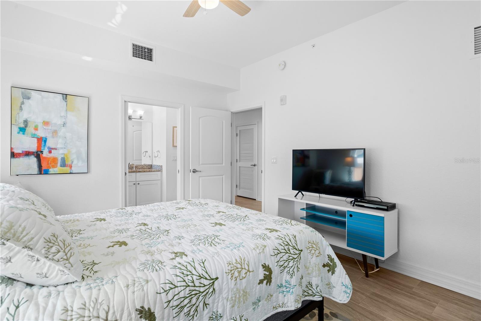 706 BAYWAY BLVD #301, CLEARWATER BEACH, FL, 33767