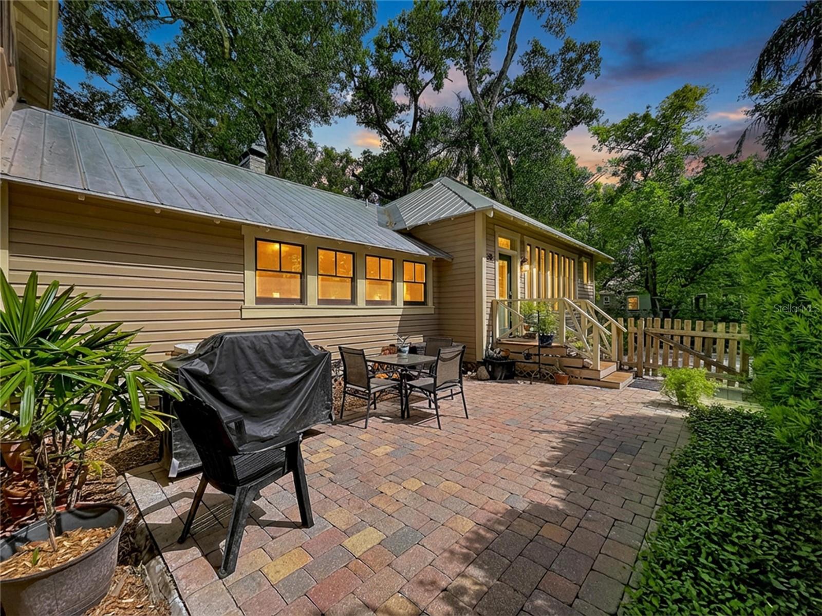 1001 E CRAWFORD ST, TAMPA, FL, 33604