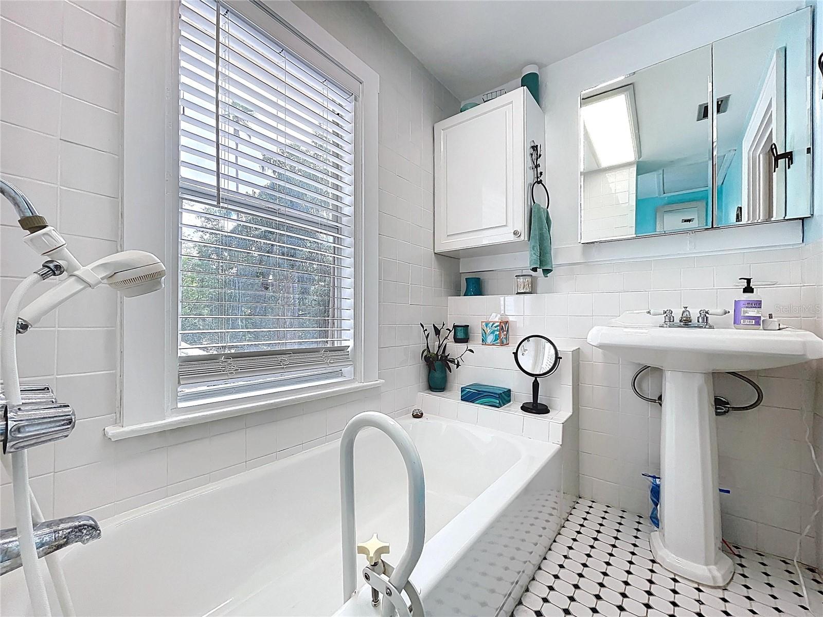 1001 E CRAWFORD ST, TAMPA, FL, 33604