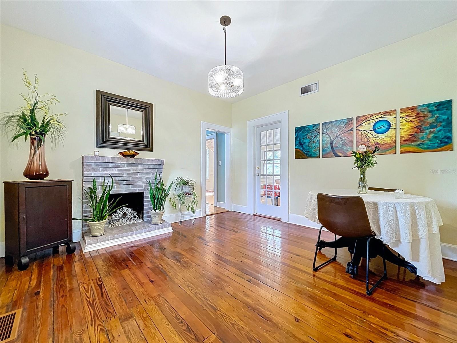 1001 E CRAWFORD ST, TAMPA, FL, 33604