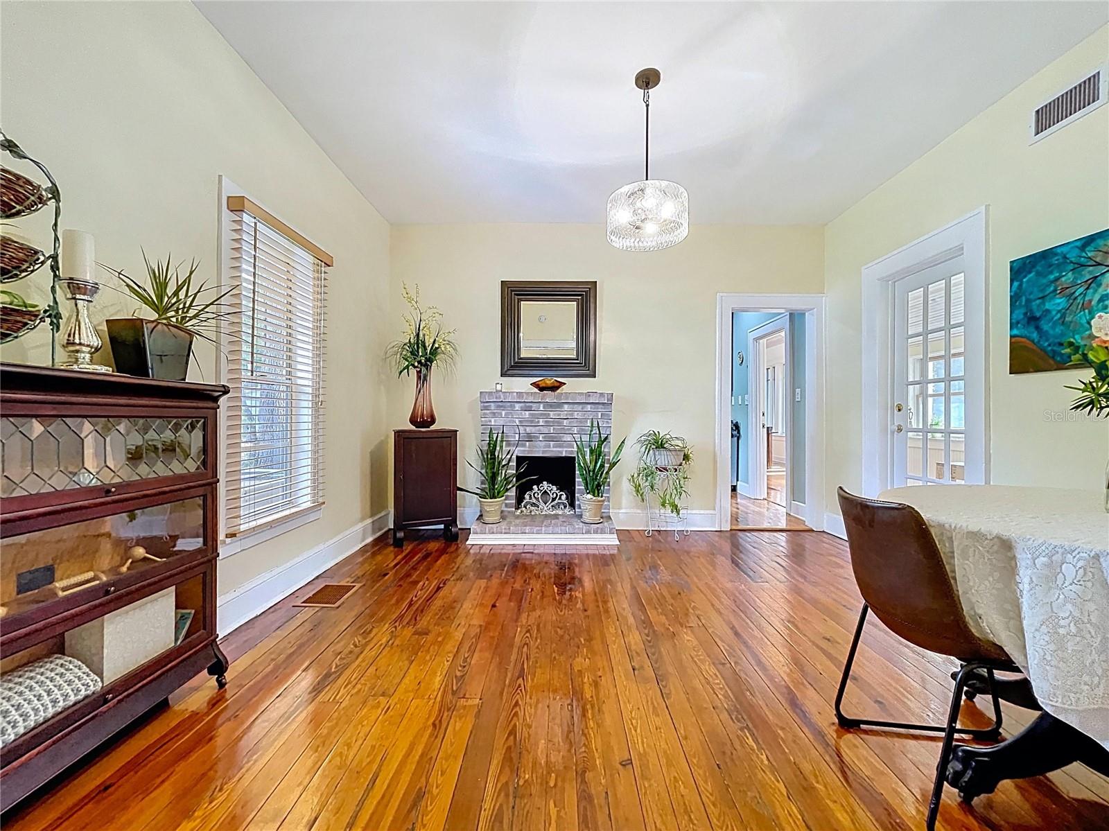 1001 E CRAWFORD ST, TAMPA, FL, 33604