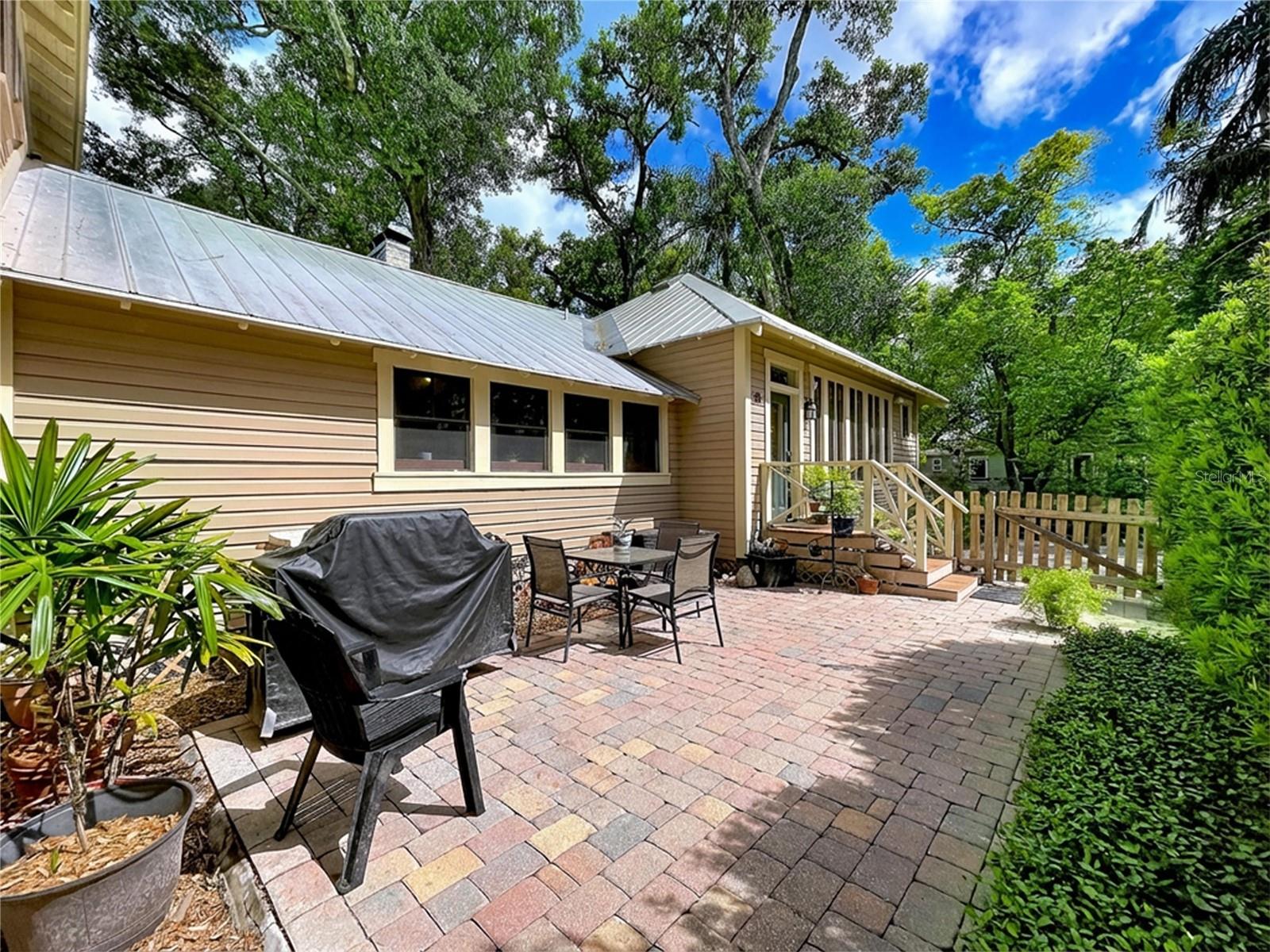 1001 E CRAWFORD ST, TAMPA, FL, 33604