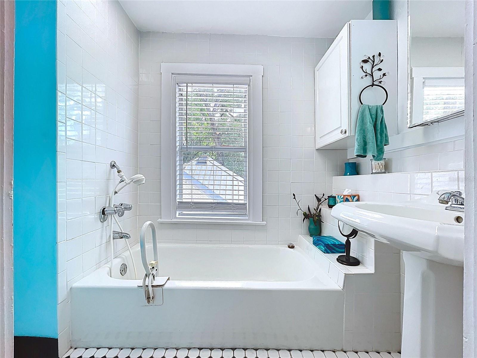 1001 E CRAWFORD ST, TAMPA, FL, 33604