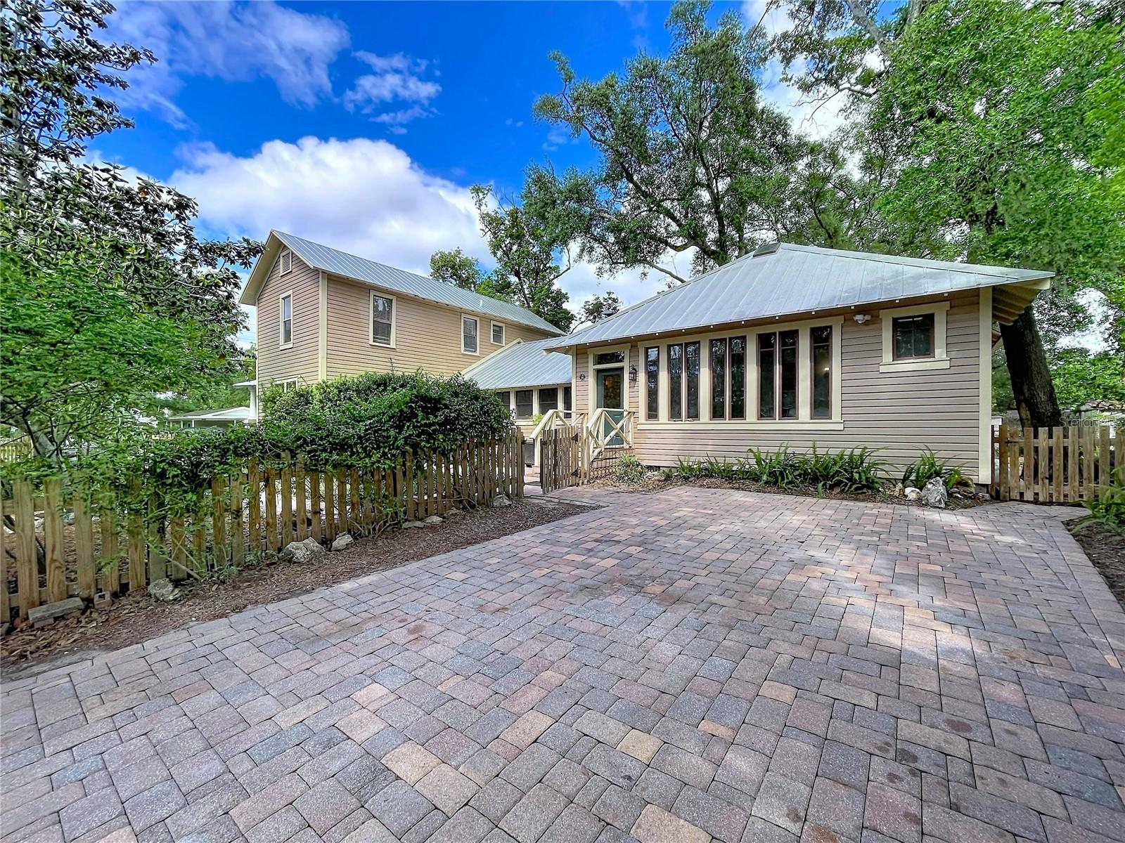 1001 E CRAWFORD ST, TAMPA, FL, 33604