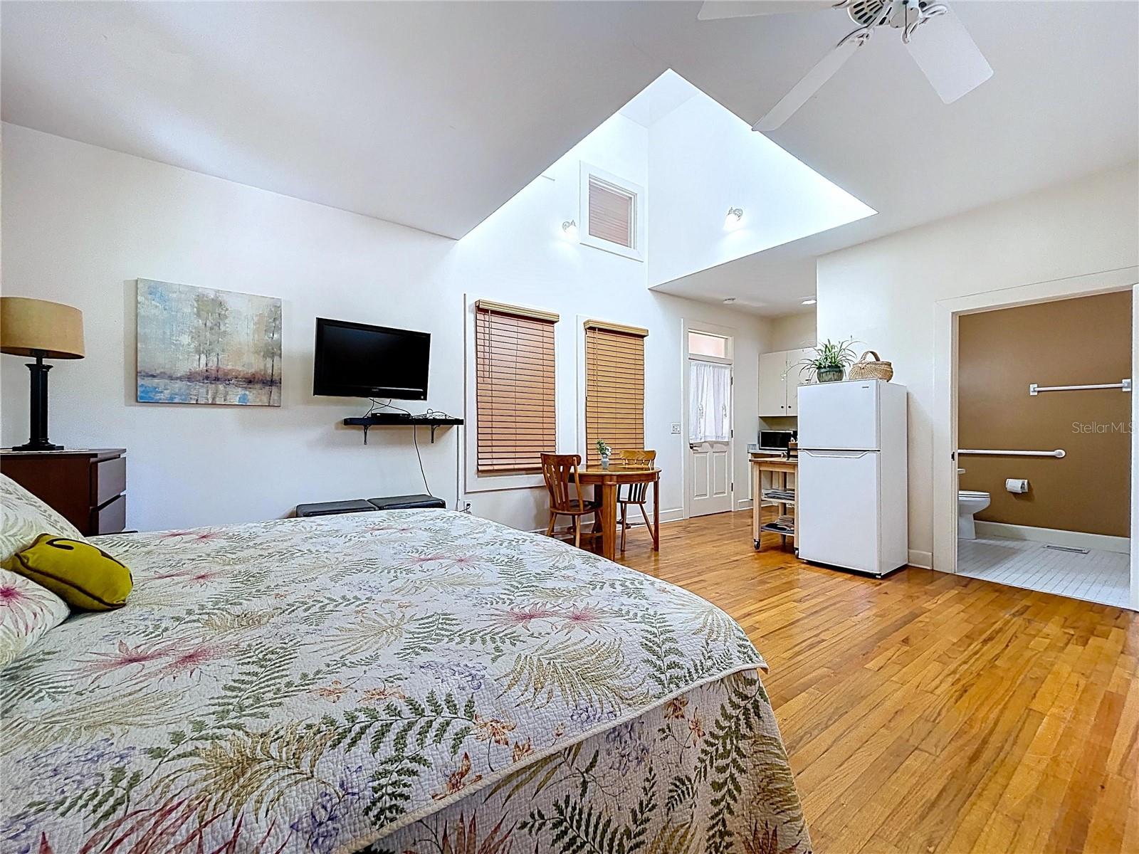 1001 E CRAWFORD ST, TAMPA, FL, 33604