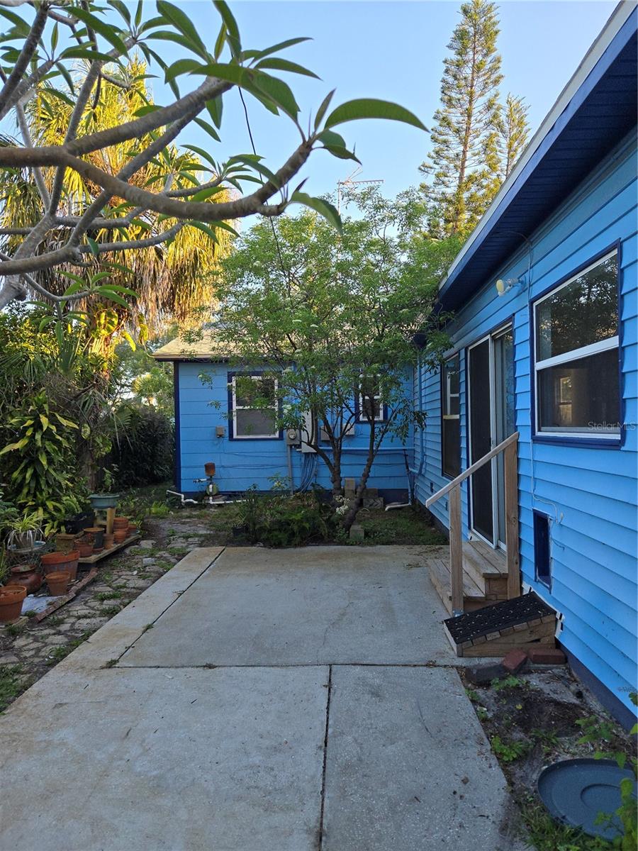 Patio are room for jacuzzi tub