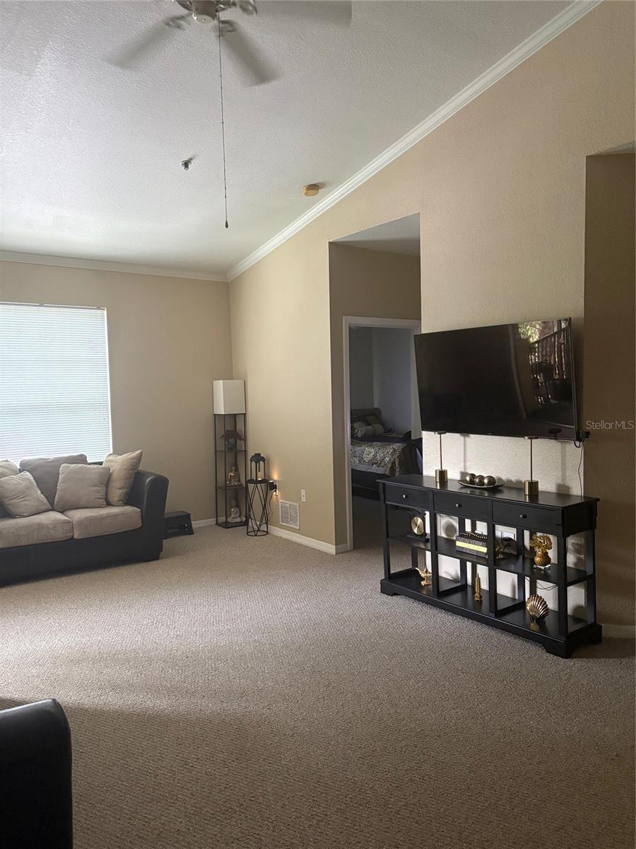 10213 COURTNEY PALMS BLVD #301, TAMPA, FL, 33619
