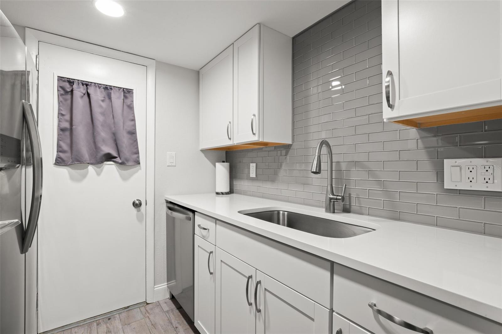 1147 KING ARTHUR CT #204, DUNEDIN, FL, 34698