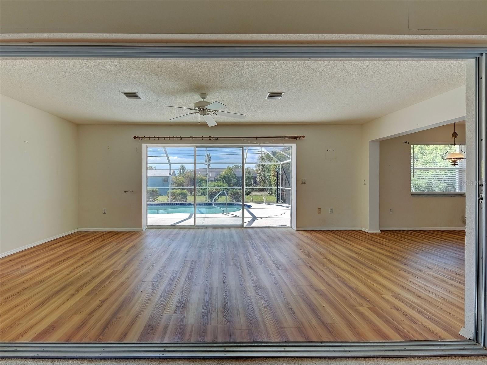 1537 CREST DR, ENGLEWOOD, FL, 34223