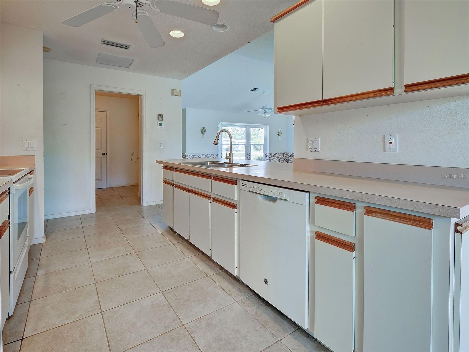 1537 CREST DR, ENGLEWOOD, FL, 34223