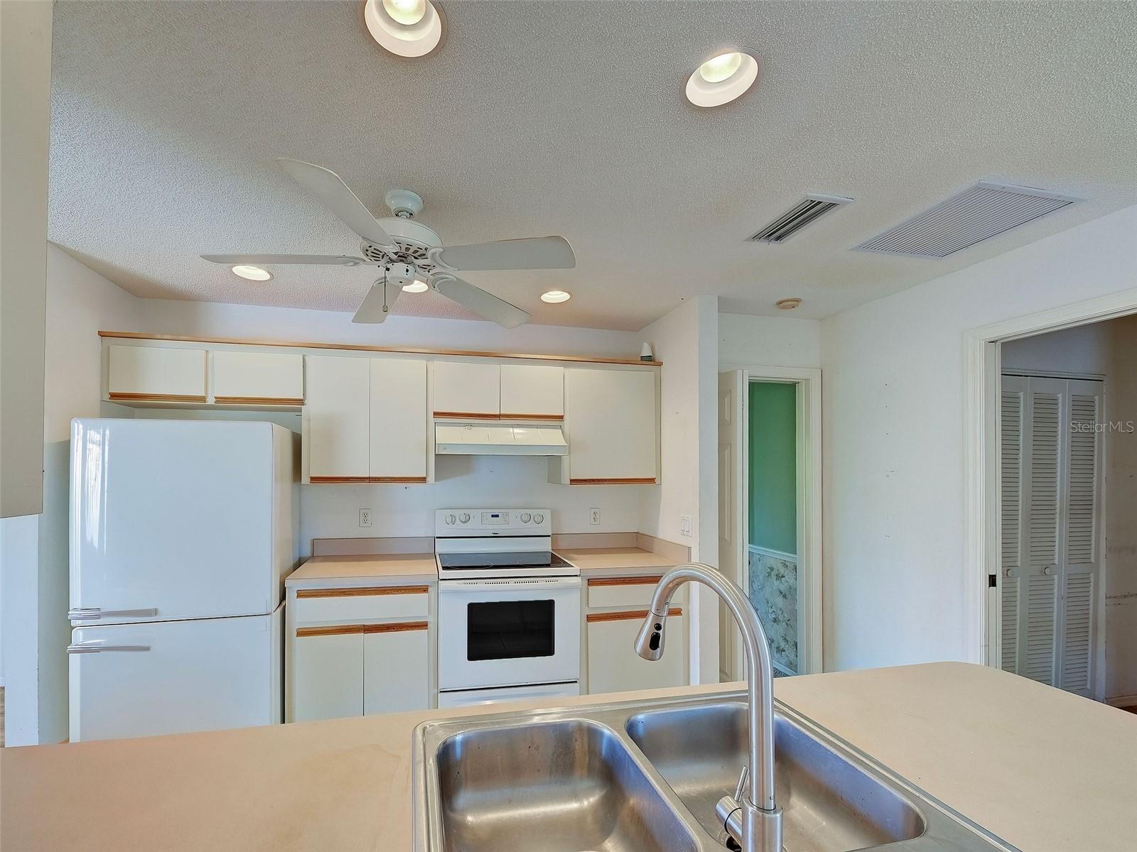 1537 CREST DR, ENGLEWOOD, FL, 34223