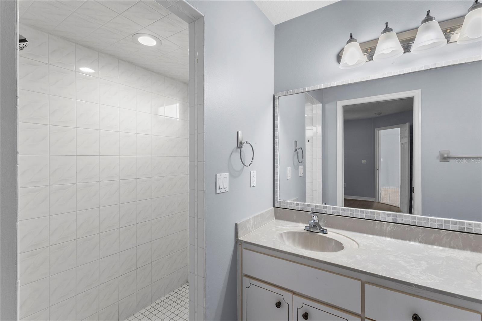 120 POINT OF WOODS DR, PALM COAST, FL, 32164