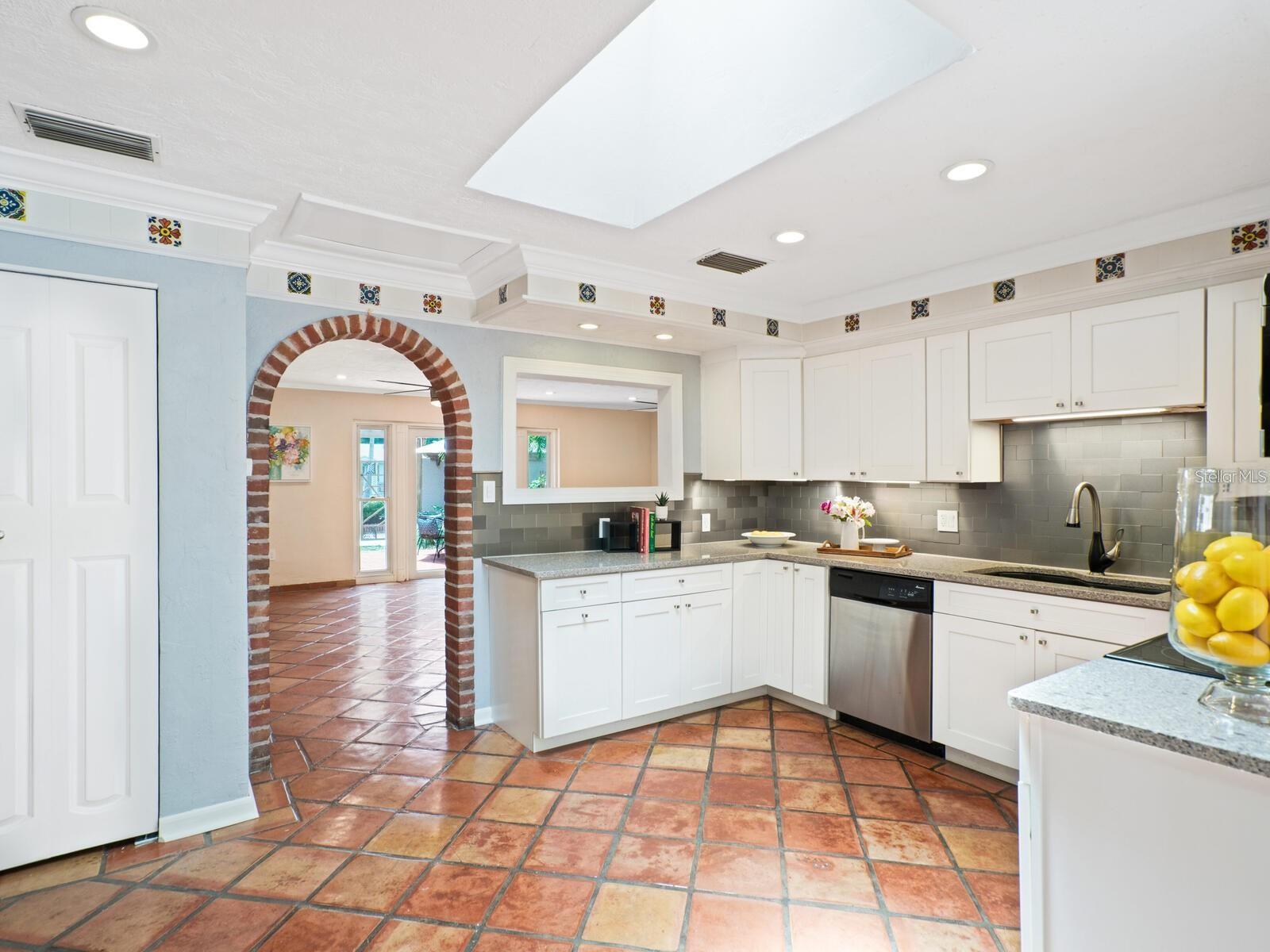 1127 S OSPREY AVE, SARASOTA, FL, 34236