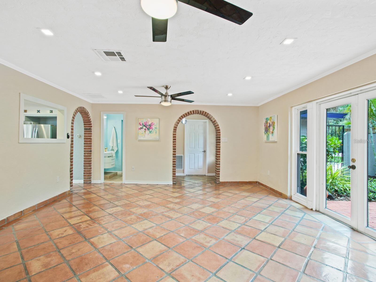 1127 S OSPREY AVE, SARASOTA, FL, 34236