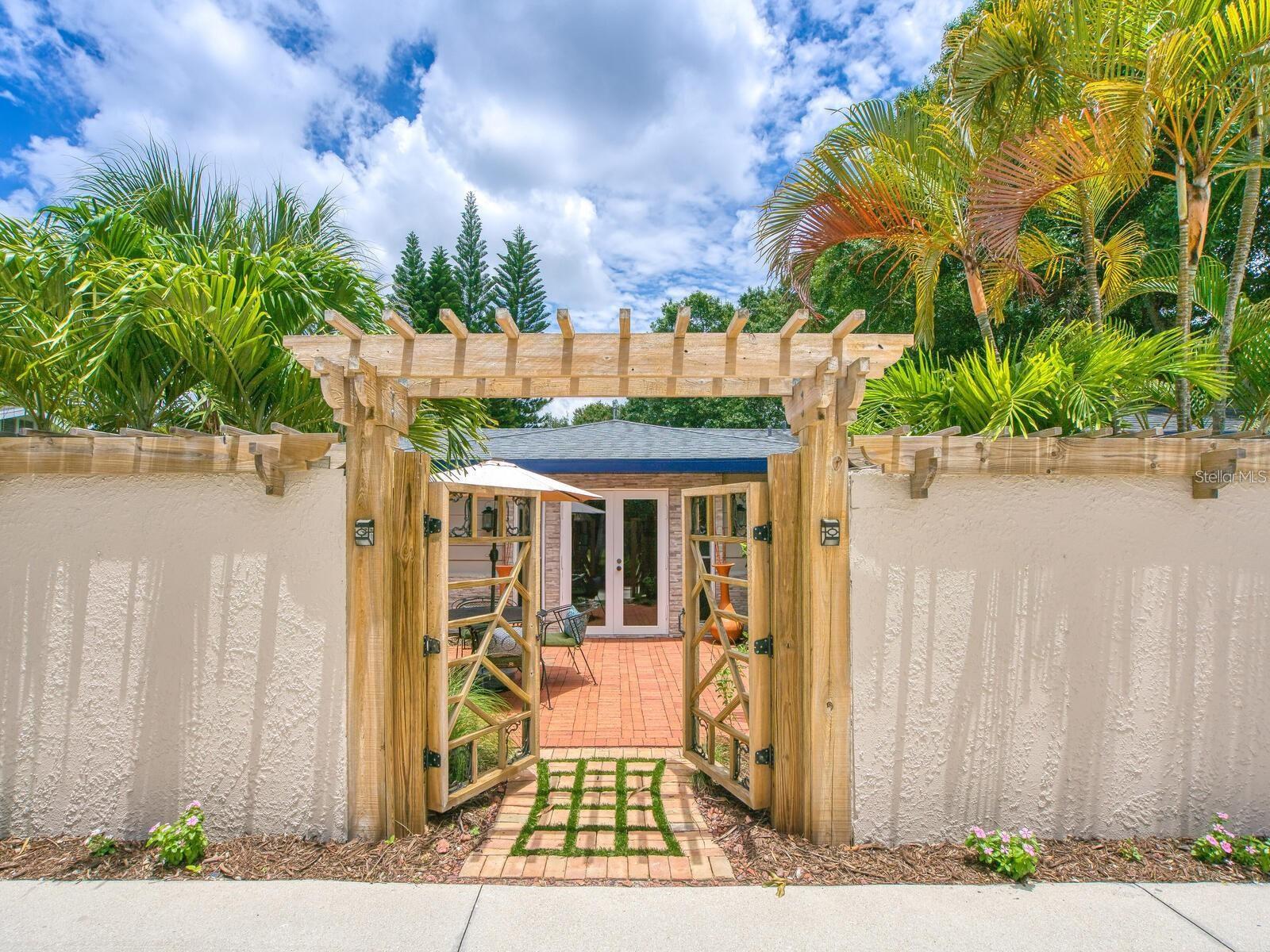 1127 S OSPREY AVE, SARASOTA, FL, 34236