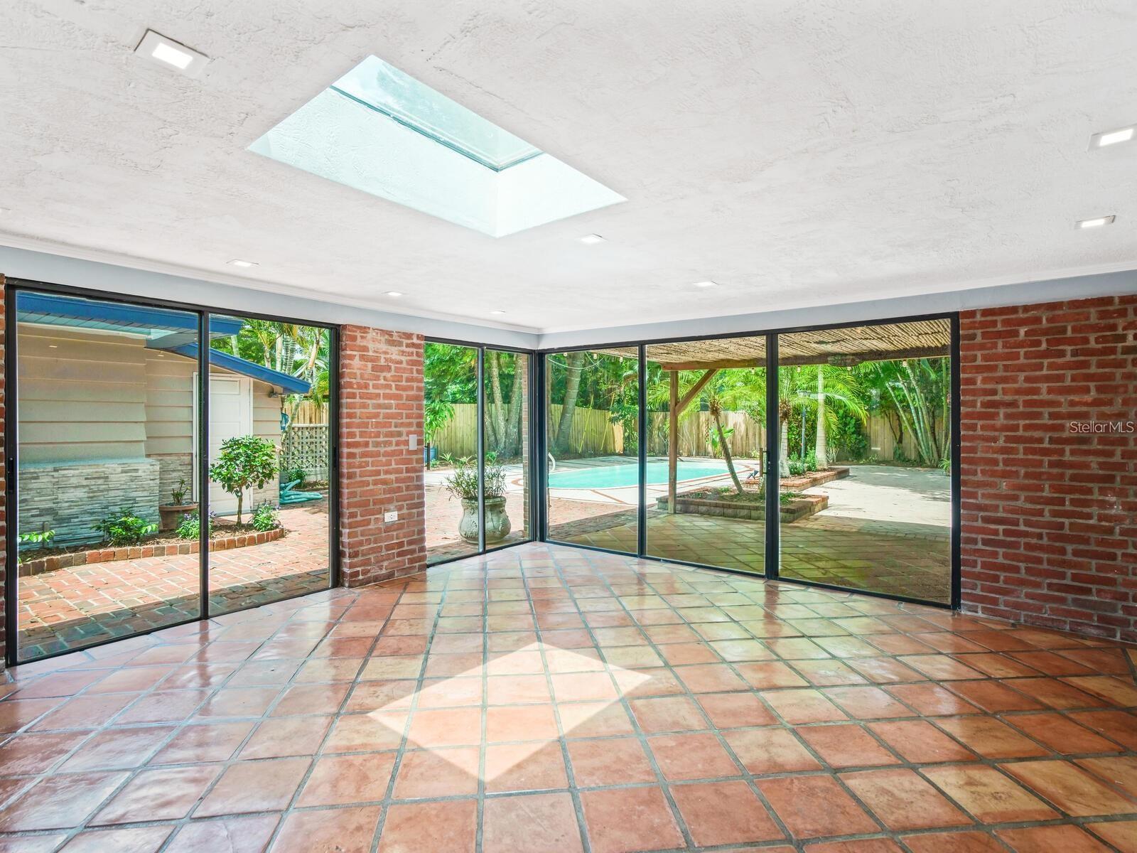 1127 S OSPREY AVE, SARASOTA, FL, 34236