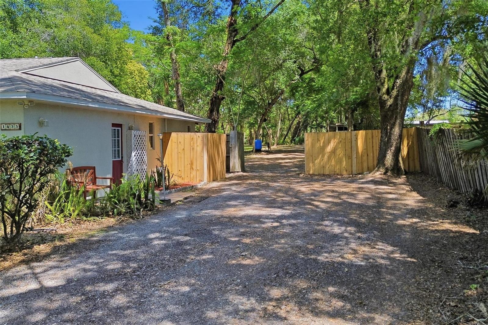 1433 S RIDGEWOOD AVE, DELAND, FL, 32720