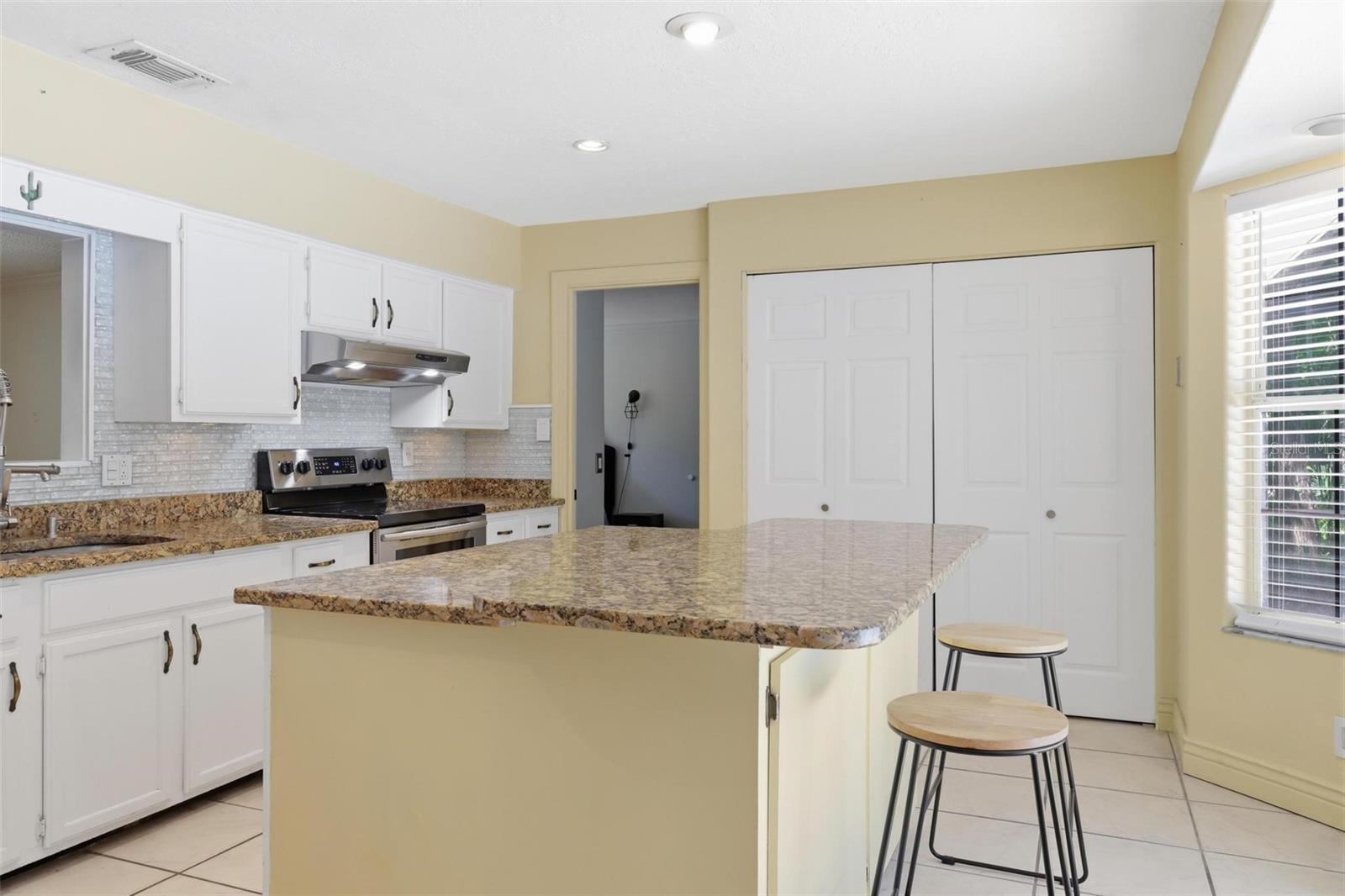 1433 S RIDGEWOOD AVE, DELAND, FL, 32720