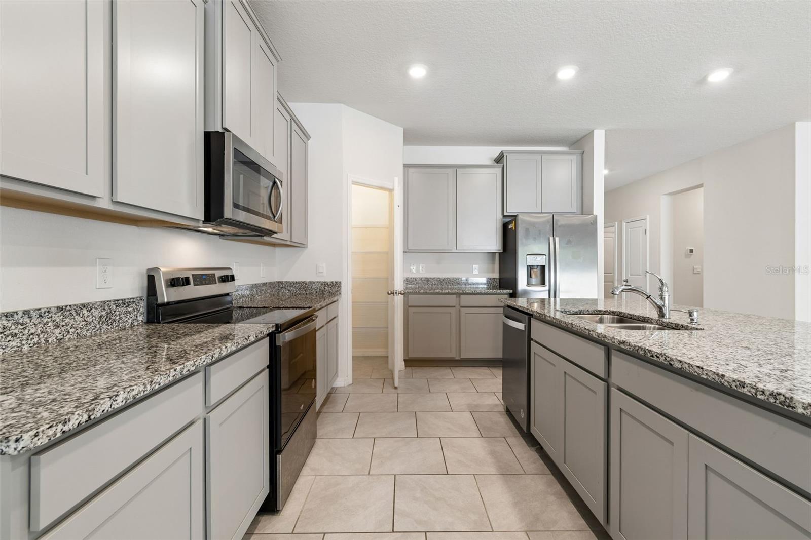 35977 MORSE WILLOW CT, ZEPHYRHILLS, FL, 33541