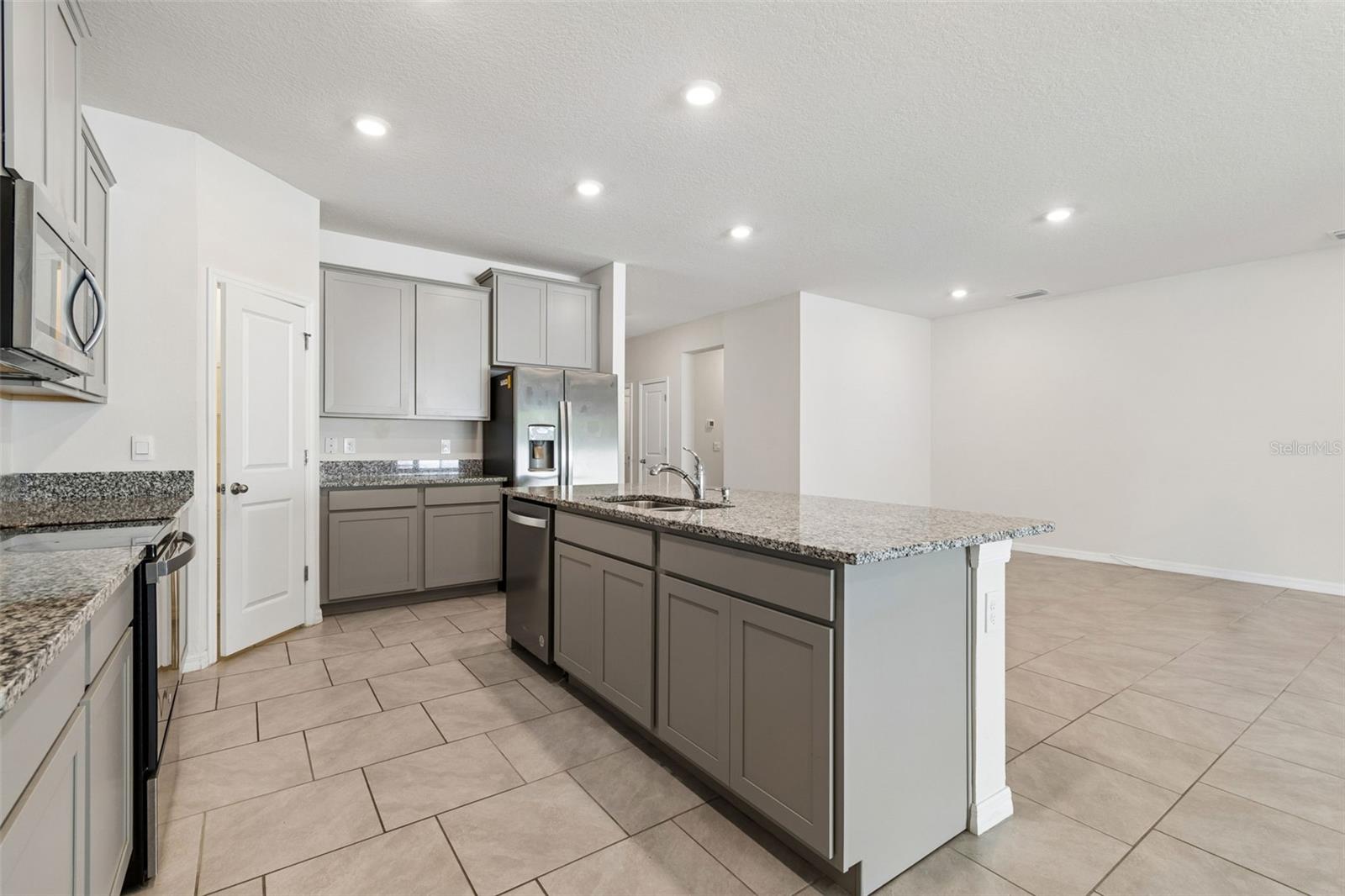 35977 MORSE WILLOW CT, ZEPHYRHILLS, FL, 33541