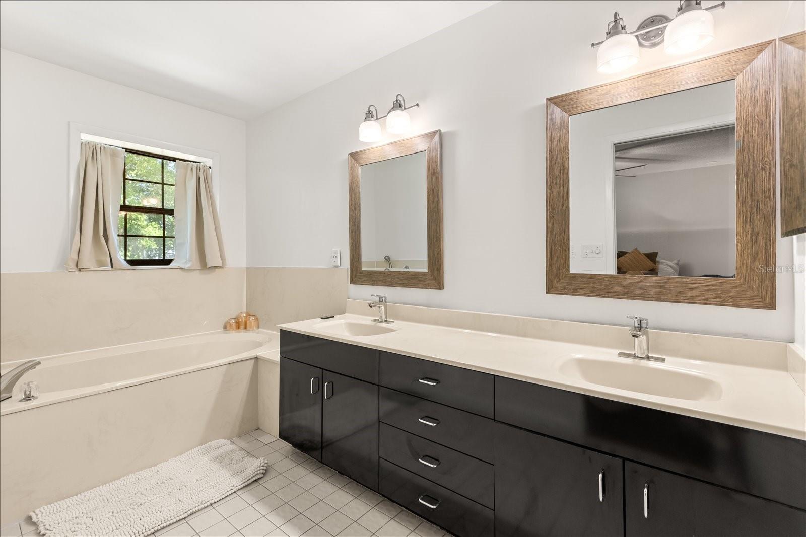 420 W WEKIVA TRL, LONGWOOD, FL, 32779