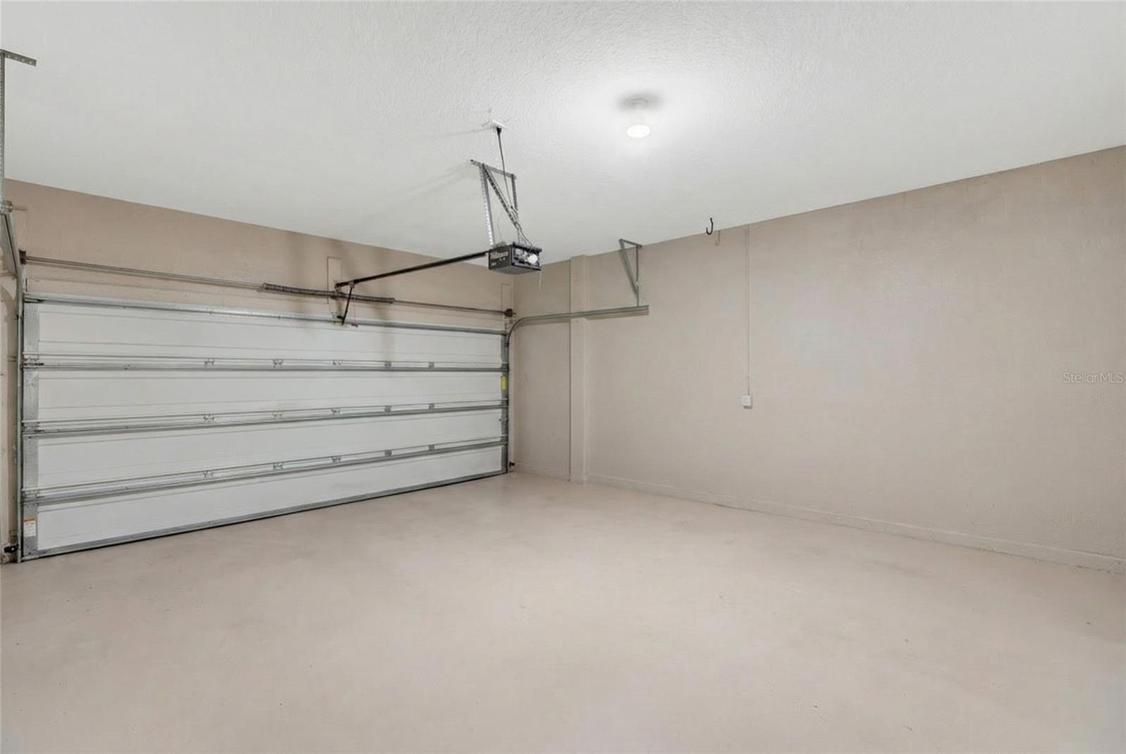 8204 VILLA GRANDE CT, SARASOTA, FL, 34243