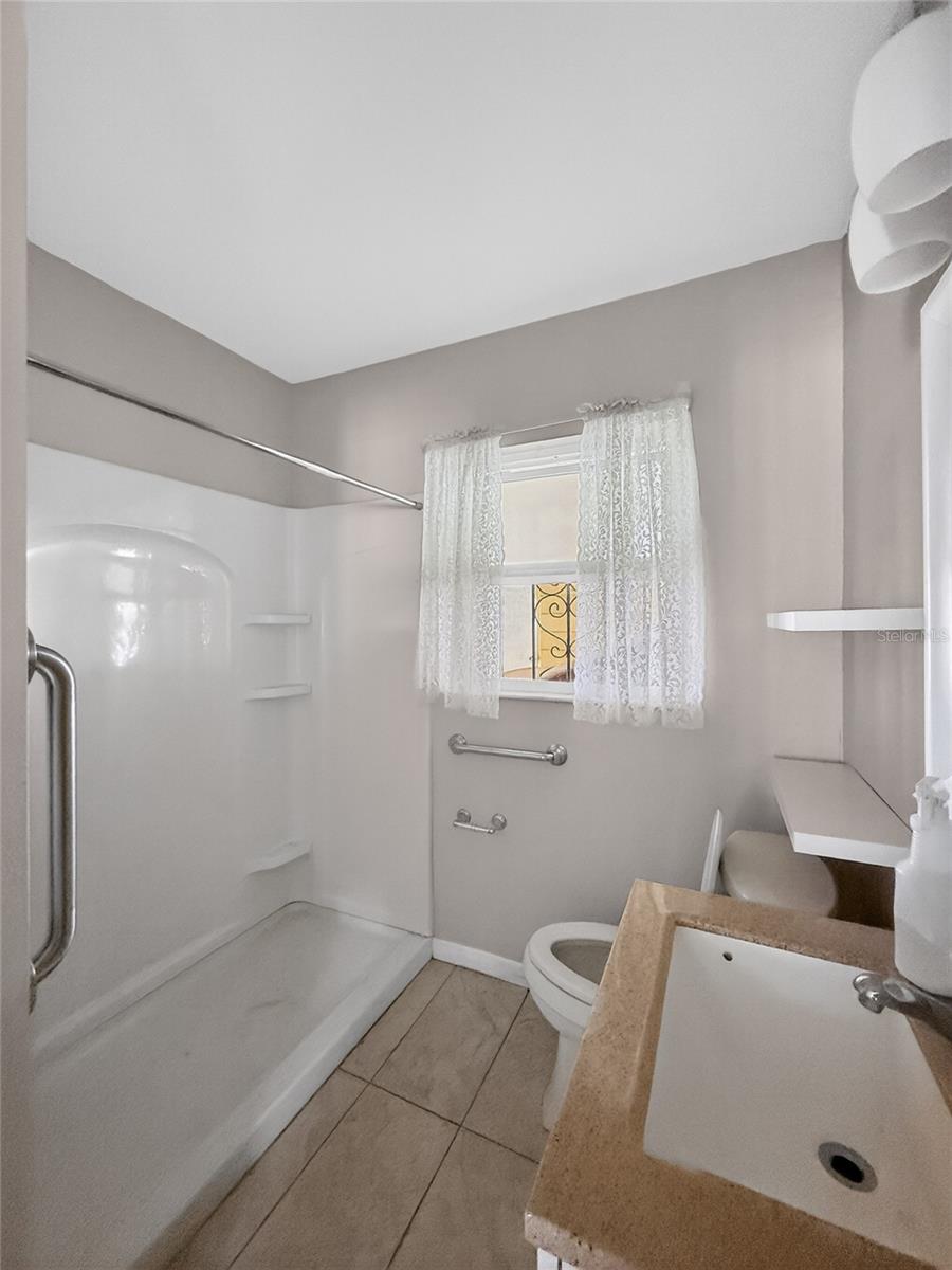 6202 N HALE AVE, TAMPA, FL, 33614