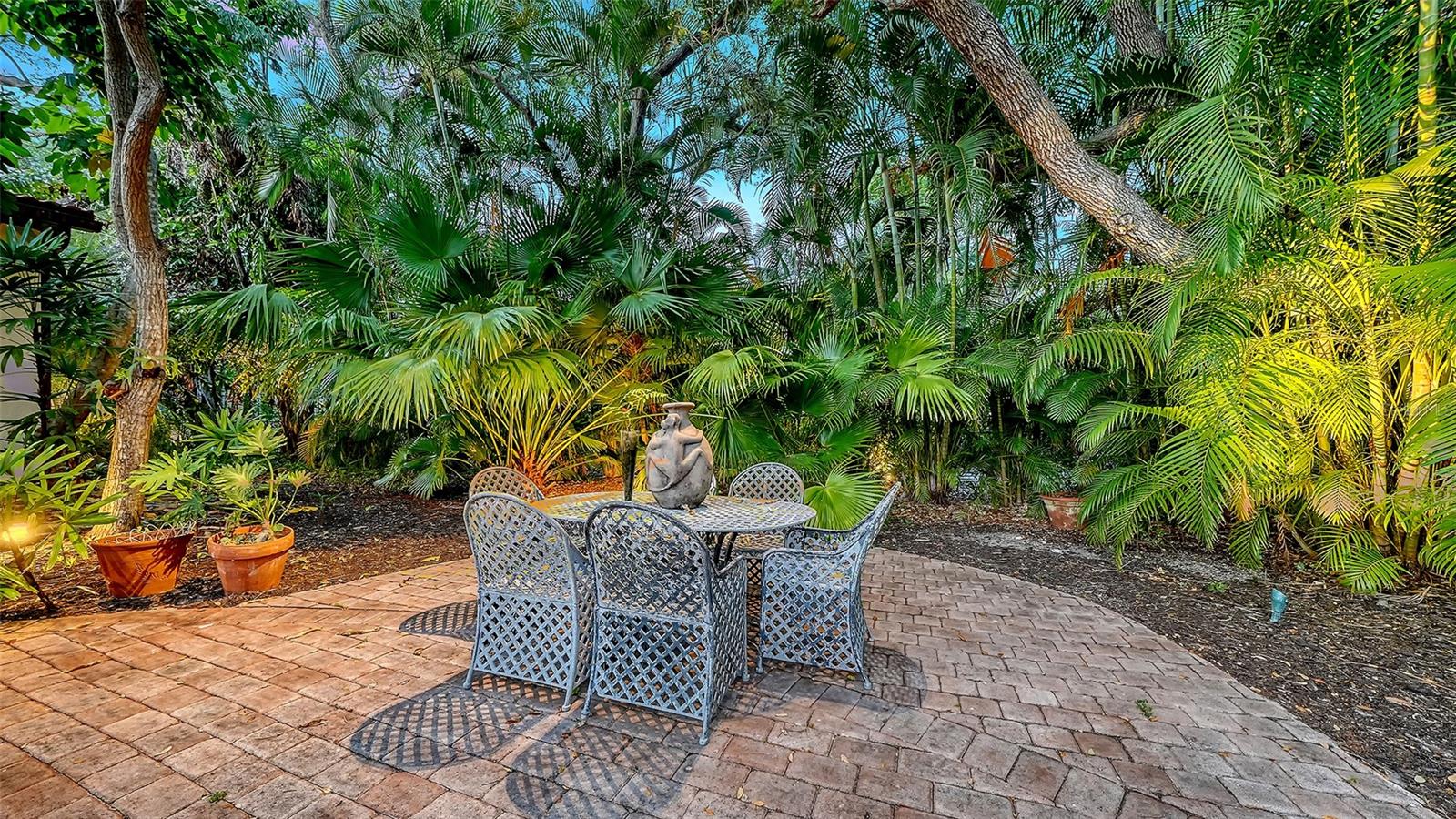 922 INDIAN BEACH DR, SARASOTA, FL, 34234