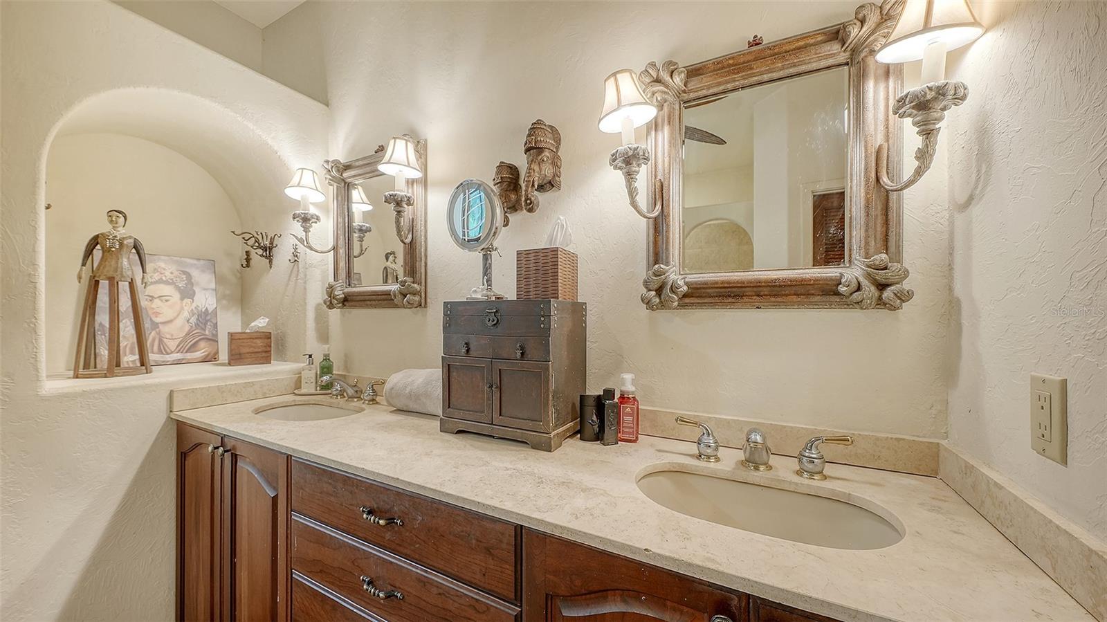 922 INDIAN BEACH DR, SARASOTA, FL, 34234