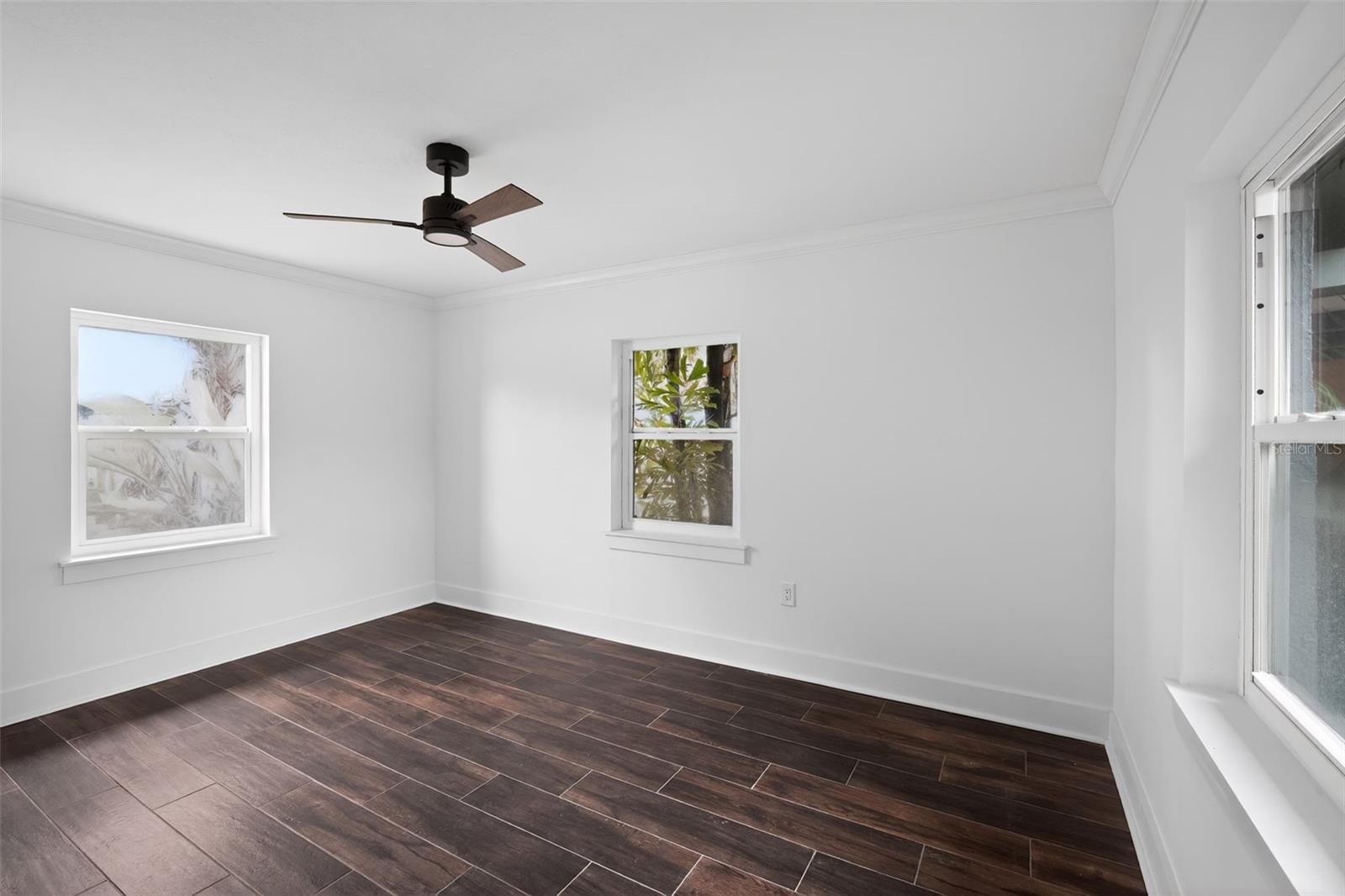 8301 RIVERSIDE DR NE, ST PETERSBURG, FL, 33702