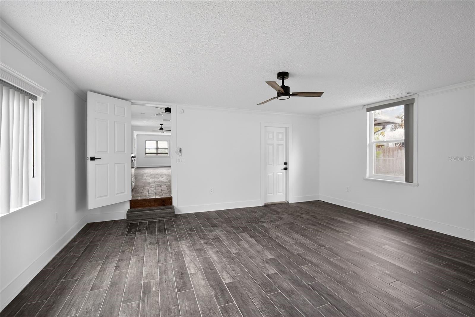 8301 RIVERSIDE DR NE, ST PETERSBURG, FL, 33702