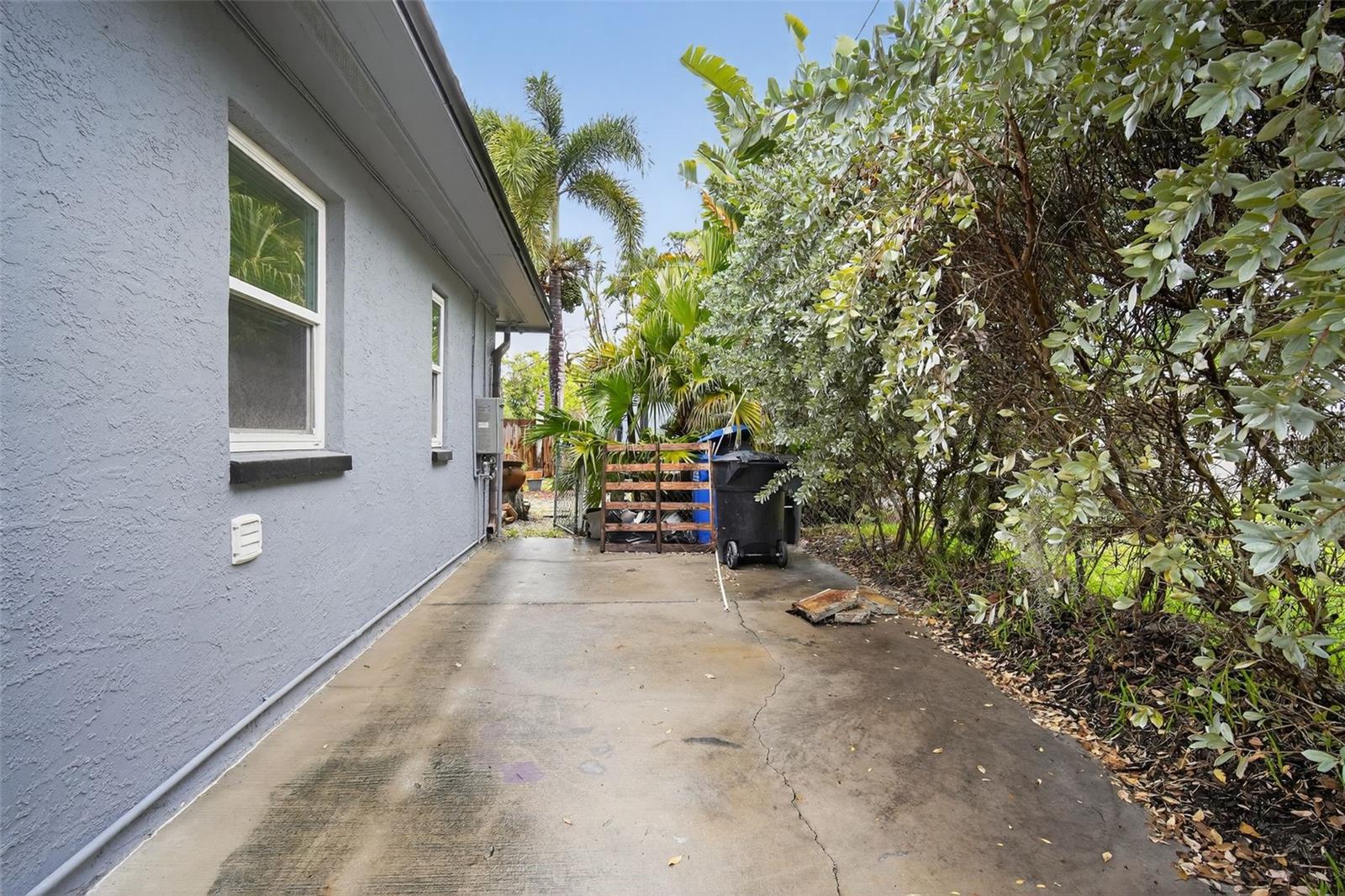 8301 RIVERSIDE DR NE, ST PETERSBURG, FL, 33702