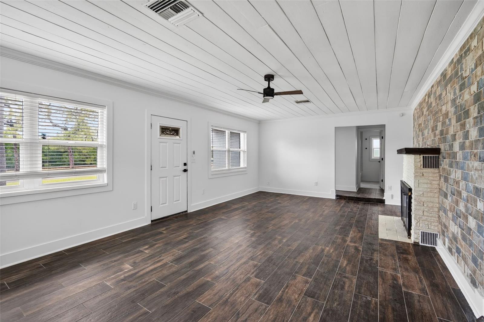 8301 RIVERSIDE DR NE, ST PETERSBURG, FL, 33702