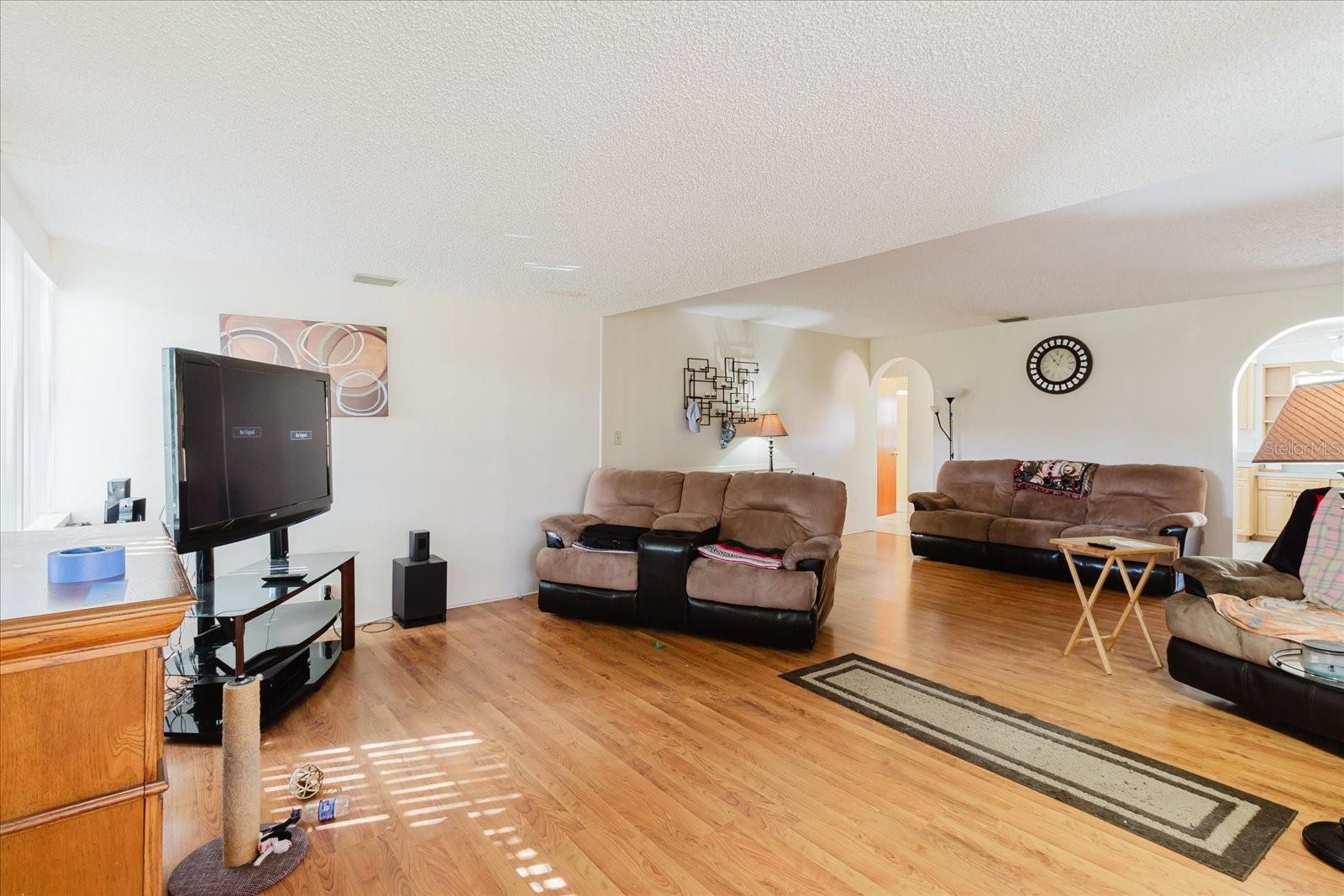 8300 54TH ST N, PINELLAS PARK, FL, 33781