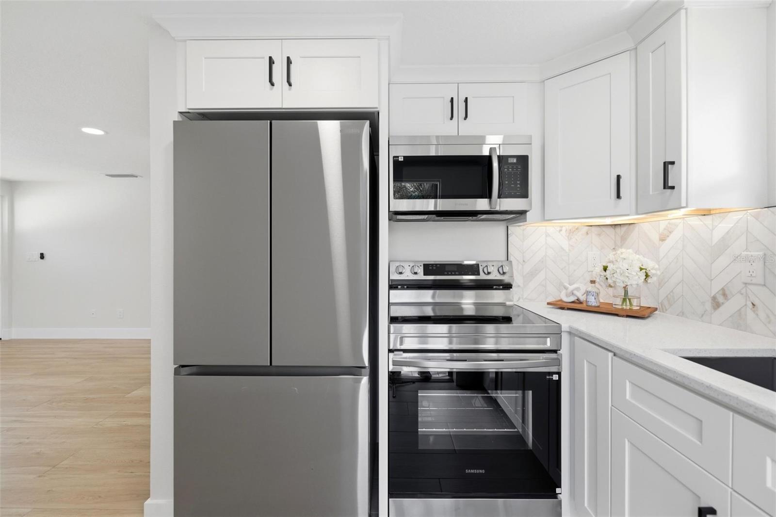 1802 ROBINHOOD ST, SARASOTA, FL, 34231