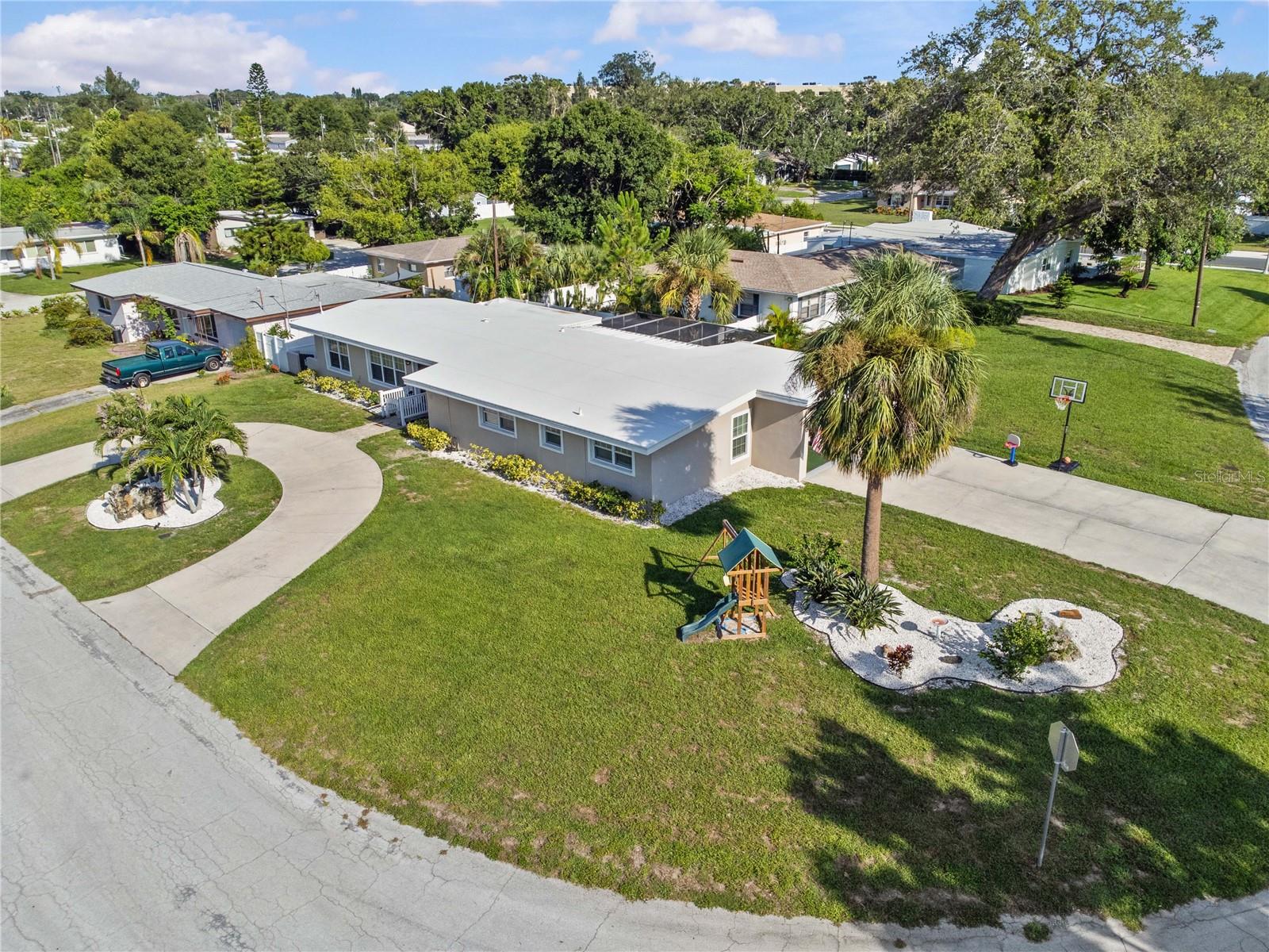 327 SUNNY LN, BELLEAIR, FL, 33756