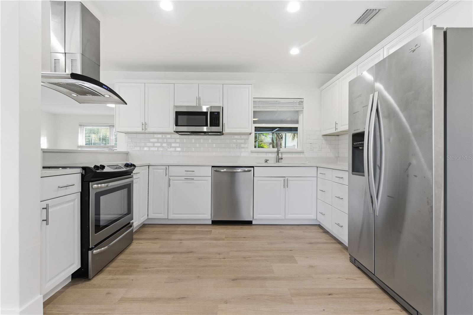 327 SUNNY LN, BELLEAIR, FL, 33756