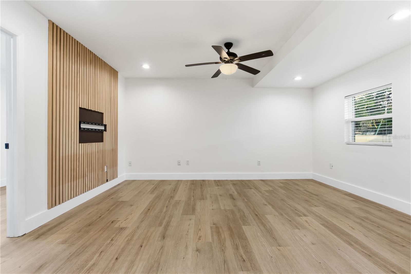 327 SUNNY LN, BELLEAIR, FL, 33756