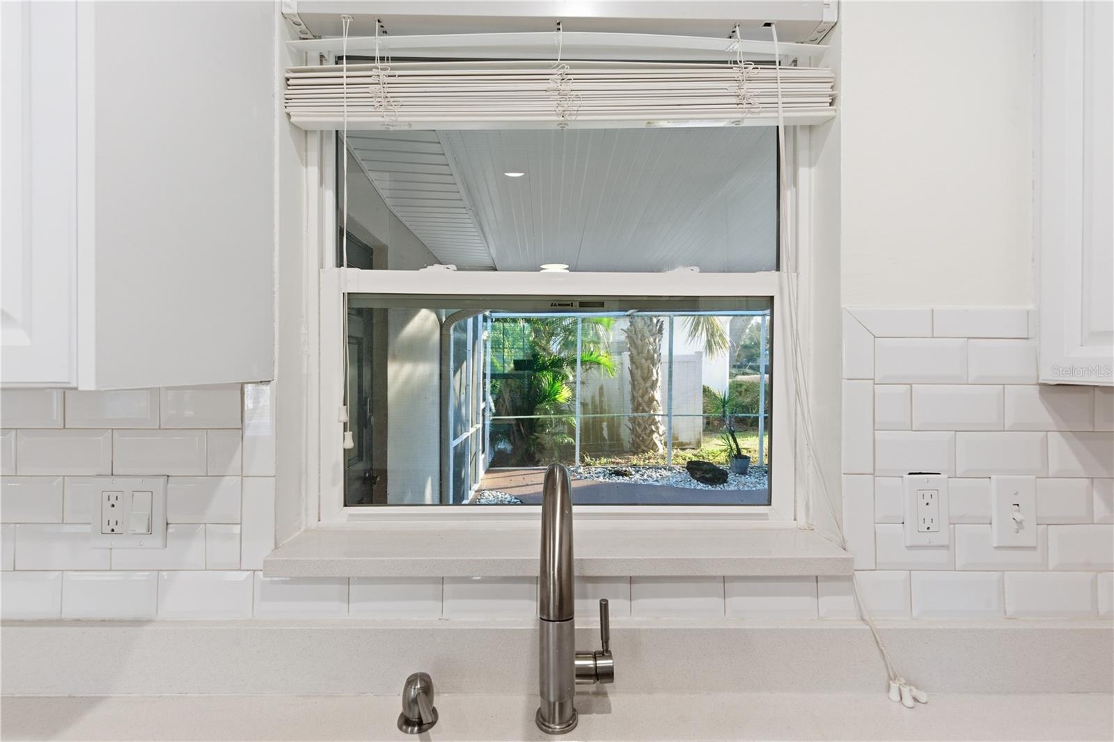 327 SUNNY LN, BELLEAIR, FL, 33756