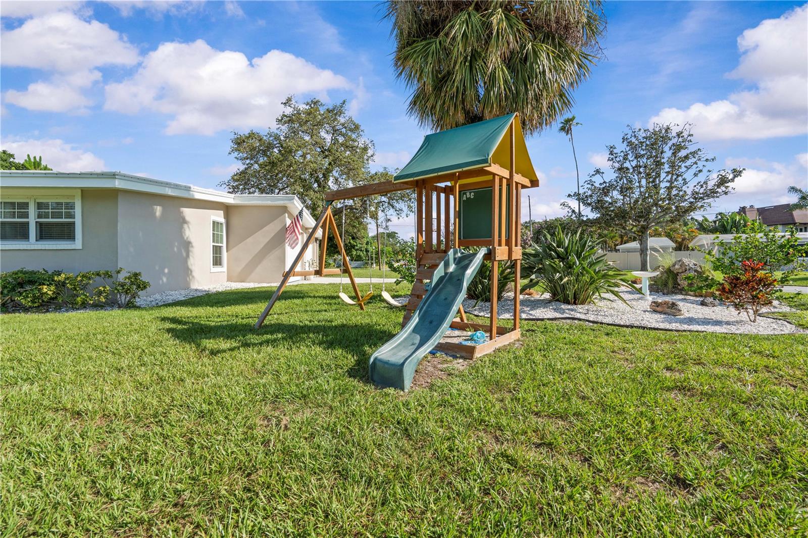 327 SUNNY LN, BELLEAIR, FL, 33756
