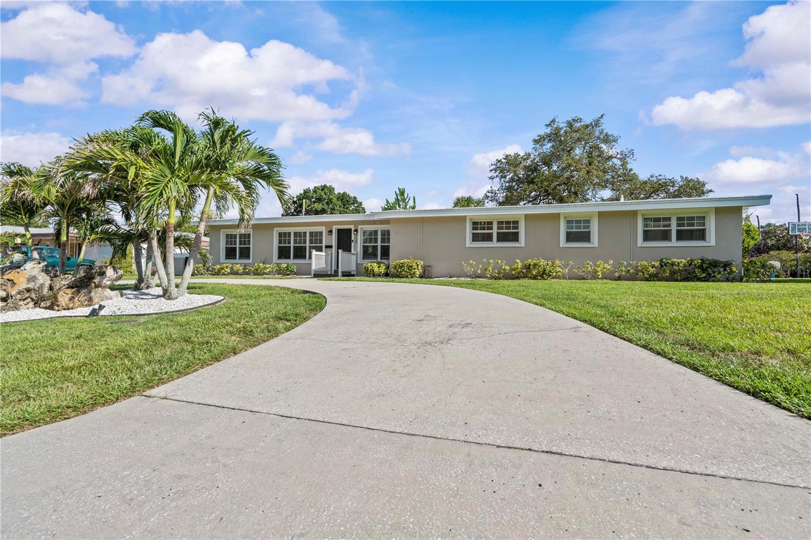 327 SUNNY LN, BELLEAIR, FL, 33756