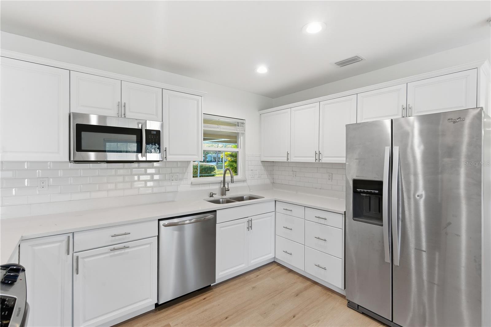 327 SUNNY LN, BELLEAIR, FL, 33756