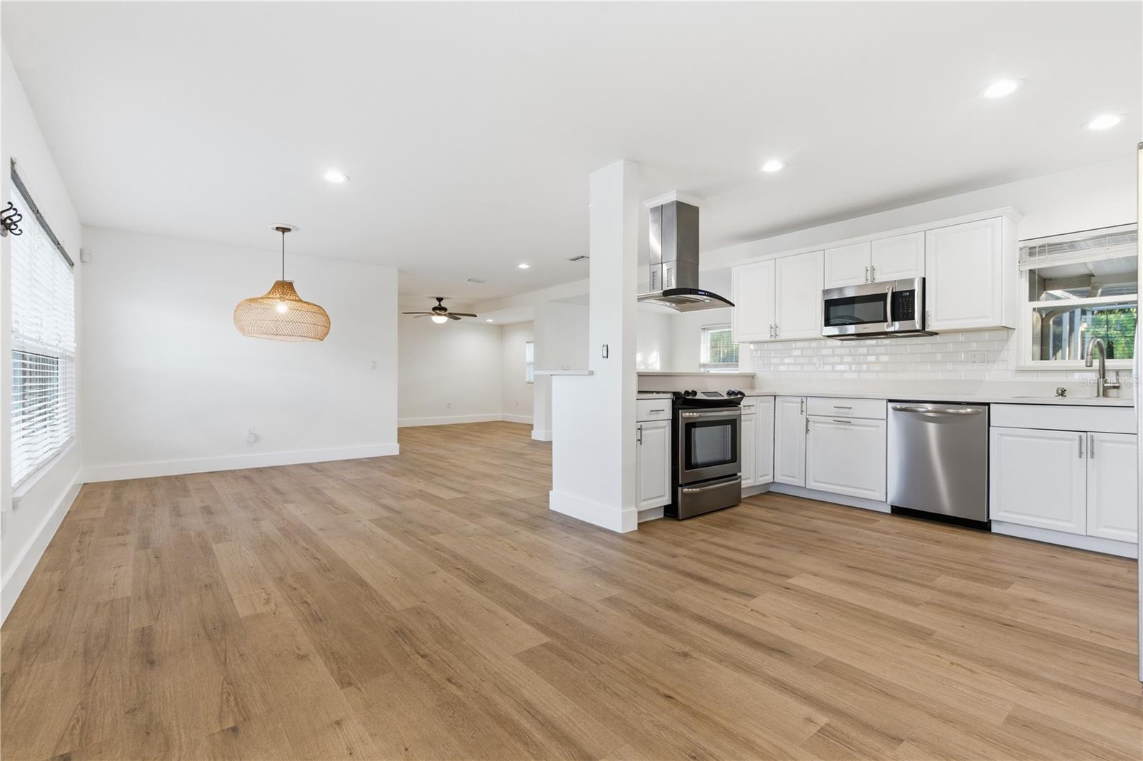 327 SUNNY LN, BELLEAIR, FL, 33756