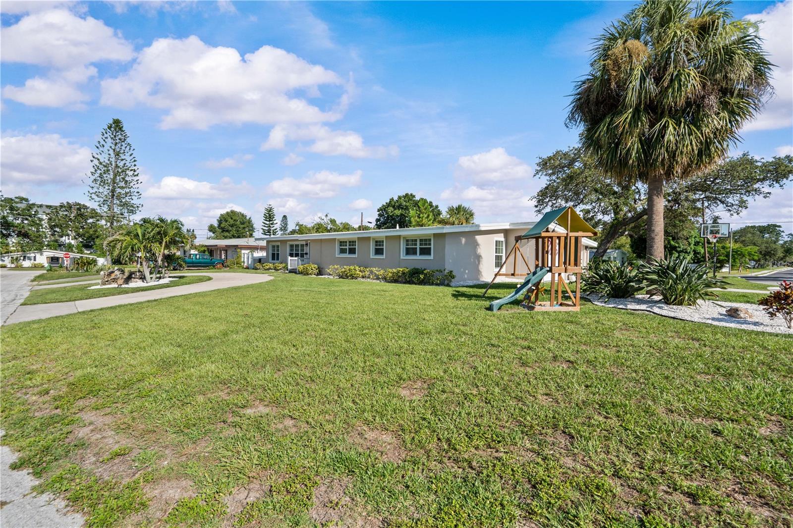 327 SUNNY LN, BELLEAIR, FL, 33756