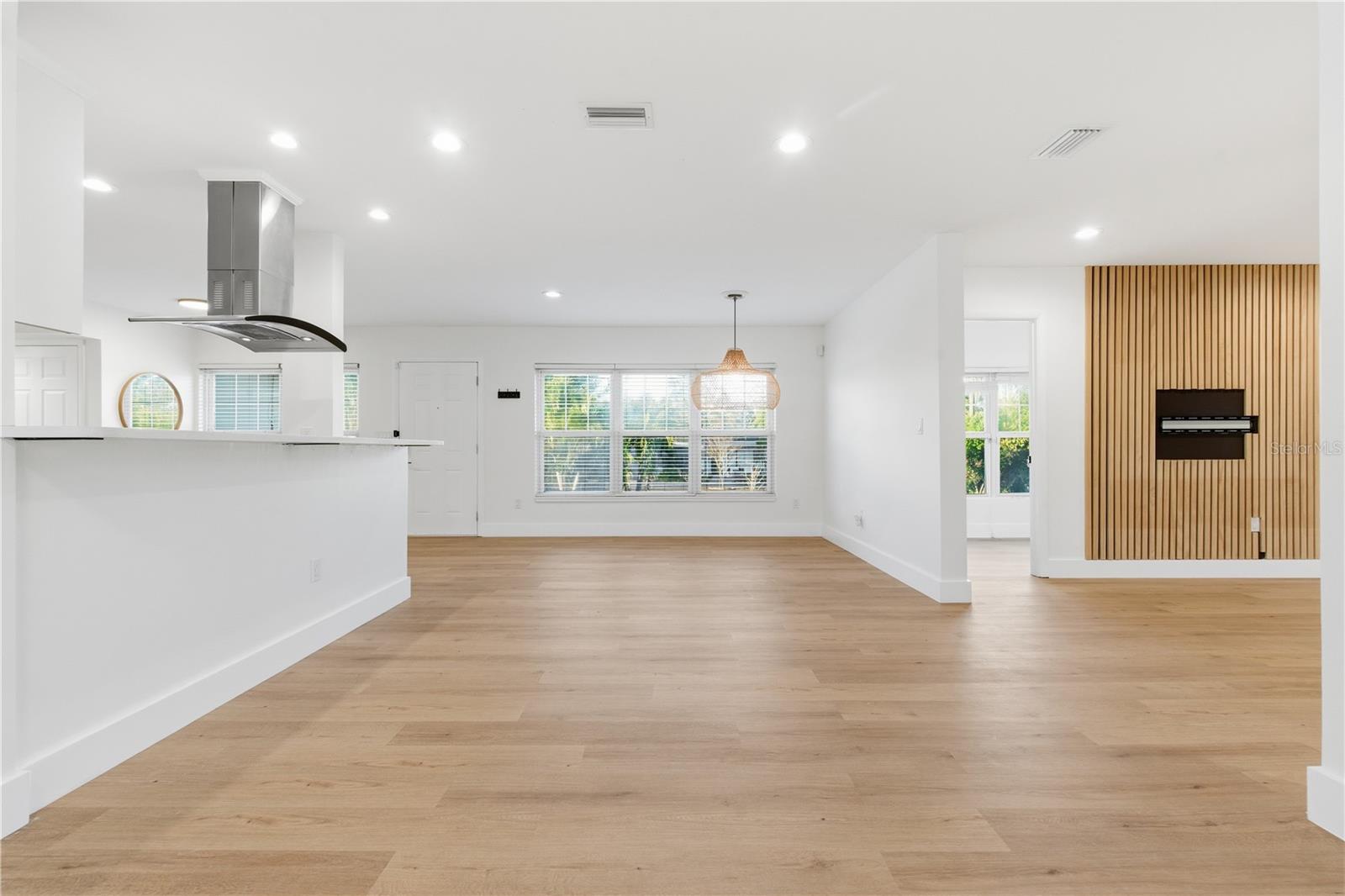 327 SUNNY LN, BELLEAIR, FL, 33756